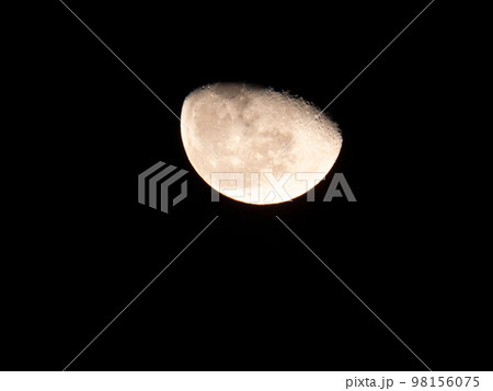 闇世に浮かぶ居待月・寝待月 98156075
