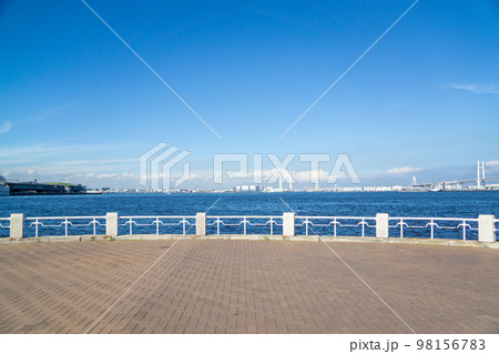 神奈川県　山下公園からの海の景色 98156783