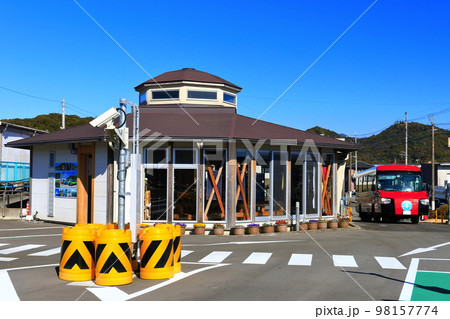 【徳島県】晴天の阿波海南駅とDMV（阿佐海岸鉄道） 98157774