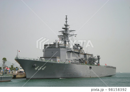停泊中の海上自衛隊掃海母艦 停泊中の海上自衛隊掃海母艦 98158392