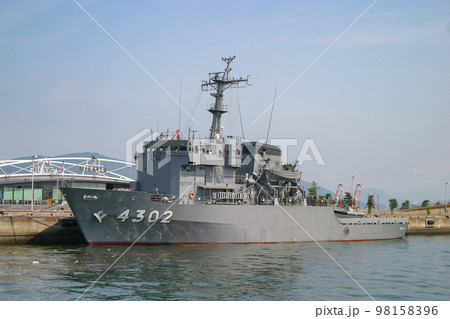 停泊中の海上自衛隊艦艇 停泊中の海上自衛隊艦艇 98158396