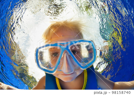 Happy little kid in snorkeling mask jump and dive underwater 98158740