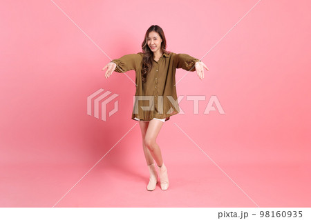 Cute Asian Woman Cute Asian Woman 98160935