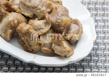 鶏の砂肝の塩胡椒炒め おつまみ 鶏の砂肝の塩胡椒炒め おつまみ 98163627