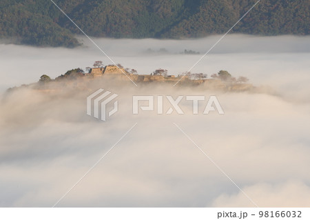 雲海の竹田城 98166032