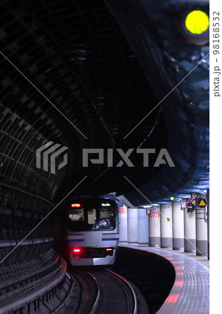 国鉄初の都市トンネル「総武トンネル」を走行するE217系電車_2022/12/3撮影 国鉄初の都市トンネル「総武トンネル」を走行するE217系電車_2022/12/3撮影 98168532