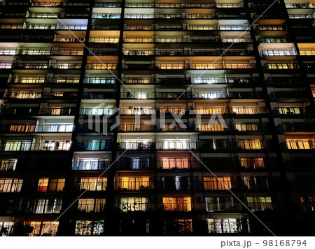 マンションの夜景 マンションの夜景 98168794