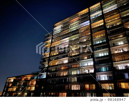 マンションの夜景 マンションの夜景 98168947