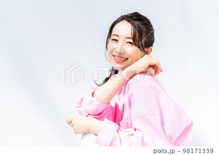 ミドル女性のビューティ ミドル女性のビューティ 98171339