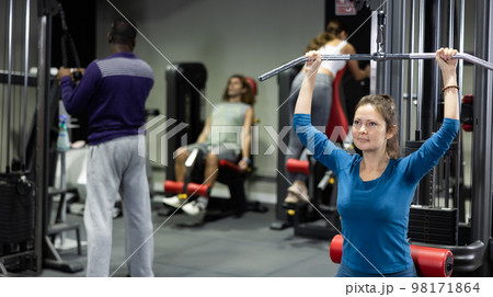 Athletic young woman works out on simulator 98171864