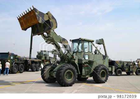 展示中の米海兵隊のバケットローダー 98172039