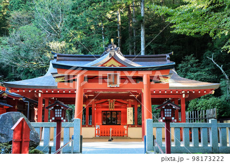 箱根神社境内の九頭龍神社新宮　神奈川県箱根町 98173222