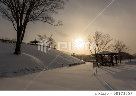 道の駅中山盆地の雪景色　群馬県高山村 98173557