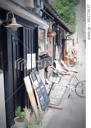 大阪中崎町のレトロな店舗 大阪中崎町のレトロな店舗 98173637