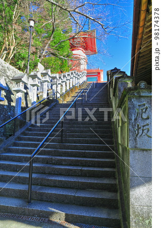 【徳島県】晴天の薬王寺の瑜祇塔と厄坂(日和佐) 【徳島県】晴天の薬王寺の瑜祇塔と厄坂(日和佐) 98174378