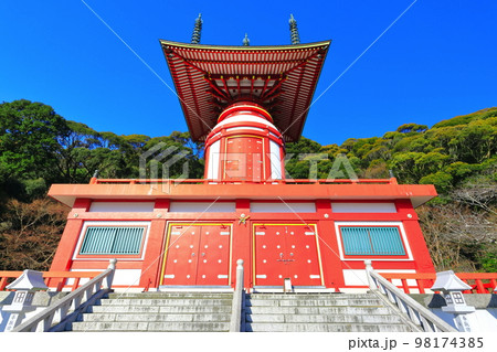 【徳島県】晴天の薬王寺の瑜祇塔(日和佐) 【徳島県】晴天の薬王寺の瑜祇塔(日和佐) 98174385