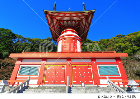 【徳島県】晴天の薬王寺の瑜祇塔(日和佐) 【徳島県】晴天の薬王寺の瑜祇塔(日和佐) 98174386