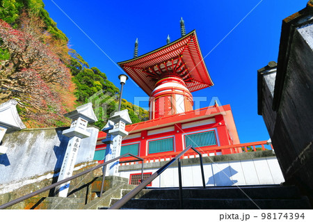 【徳島県】晴天の薬王寺の瑜祇塔(日和佐) 【徳島県】晴天の薬王寺の瑜祇塔(日和佐) 98174394