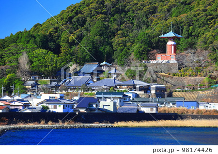 【徳島県】晴天の薬王寺と美波町（日和佐） 98174426