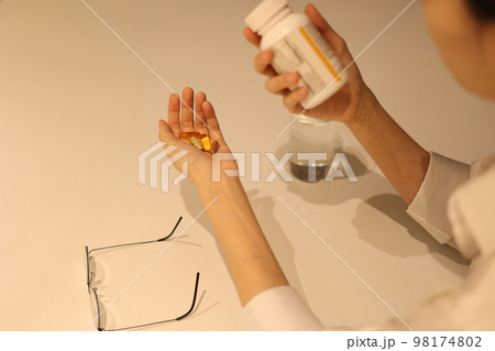 錠剤 薬品 健康 98174802