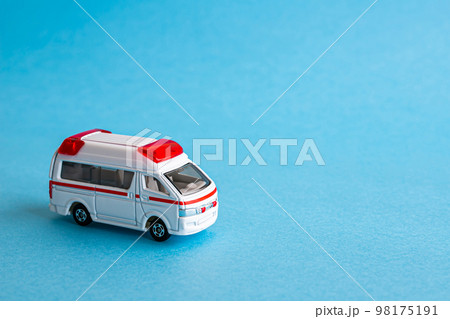 救急車のイメージ素材 98175191