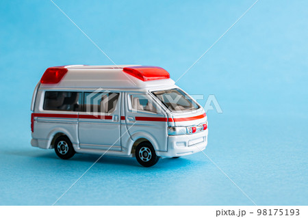 救急車のイメージ素材 98175193