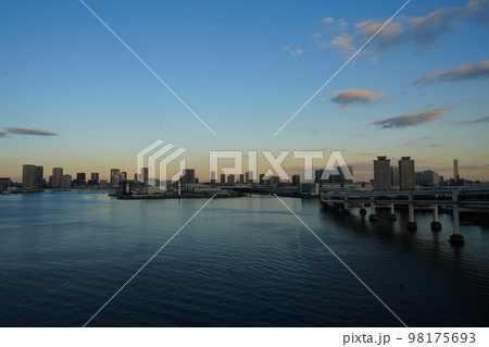 レインボーブリッジからの夕景4 レインボーブリッジからの夕景4 98175693