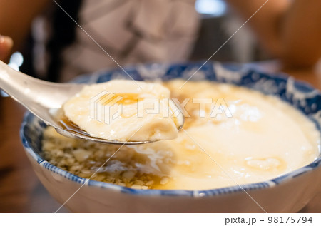 Taiwan snacks of iced tofu pudding 98175794