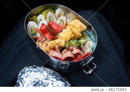 タコウインナーと卵焼きのお弁当 タコウインナーと卵焼きのお弁当 98175893