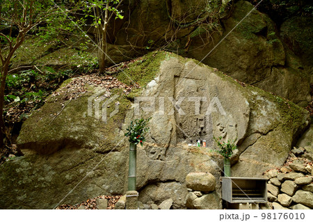 不動三尊麿崖仏(桃尾の滝の左横)　【奈良県天理市】 98176010