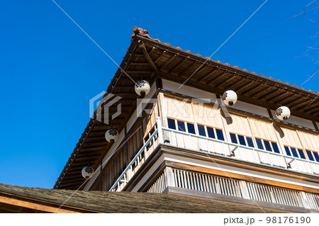 澄んだ青空と山代温泉古総湯周辺の風景|石川県加賀市 澄んだ青空と山代温泉古総湯周辺の風景|石川県加賀市 98176190