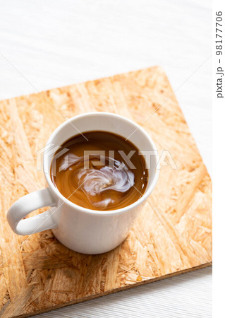 ミルクの渦 ホットコーヒー マグカップ 1 ミルクの渦 ホットコーヒー マグカップ 1 98177706