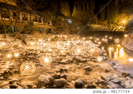 熊本県南小国町の黒川温泉の湯あかり【1月冬】 98177734