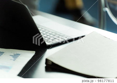 仕事のアイテム 98177811