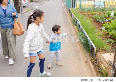 3 years old & 8 years old 3 years old & 8 years old 98178438