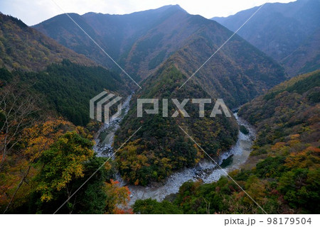 ひの字渓谷(徳島県三好市西祖谷) ひの字渓谷(徳島県三好市西祖谷) 98179504
