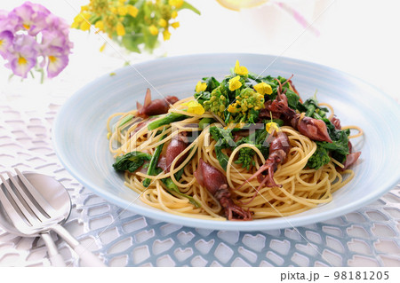 ホタルイカと菜の花のパスタ 春のパスタ ホタルイカと菜の花のパスタ 春のパスタ 98181205