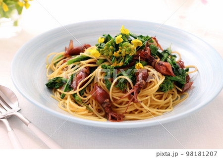 ホタルイカと菜の花のパスタ　春のパスタ 98181207