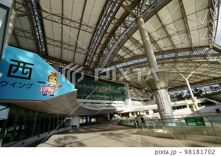 阪神競馬場　2階　客席　西ウイング 98181702