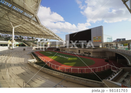 阪神競馬場　パドック　無人　01 98181703