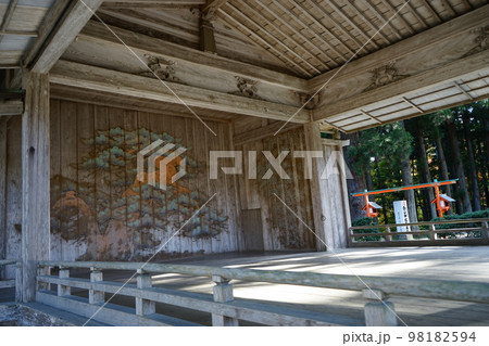 世界遺産中尊寺 白山神社と能楽殿 98182594