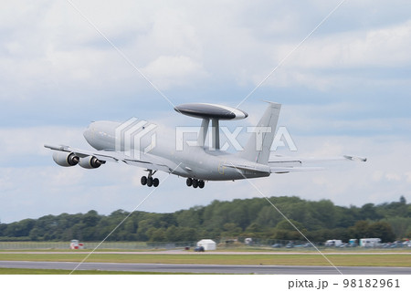 イギリス空軍AEW.1セントリー離陸 98182961