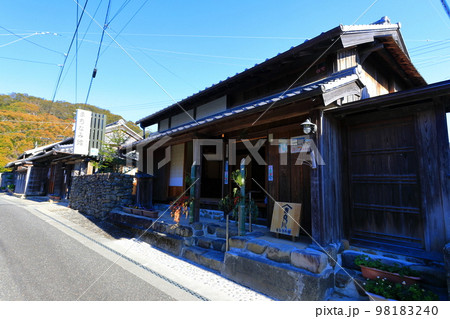 【高知県】晴天の吉良川の町並み 【高知県】晴天の吉良川の町並み 98183240