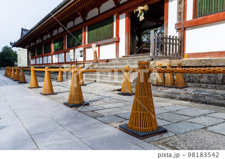 東大寺大仏殿の前に置かれていた竹製のコーン② 東大寺大仏殿の前に置かれていた竹製のコーン② 98183542
