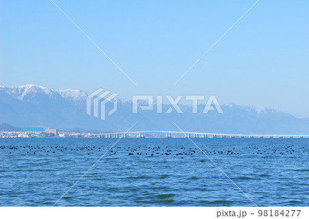 冬の琵琶湖の風景 冬の琵琶湖の風景 98184277