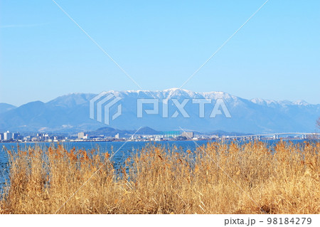 冬の琵琶湖の風景 98184279