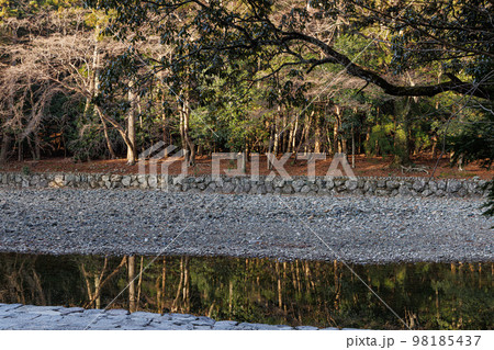 伊勢神宮内宮 五十鈴川 伊勢神宮内宮 五十鈴川 98185437