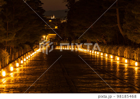 古都京都　東山花灯路　大谷祖廟　参道 98185468