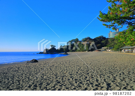 【高知県】快晴下の桂浜 98187202