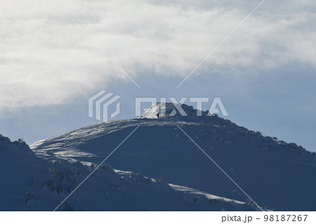 荒島岳を行く 98187267